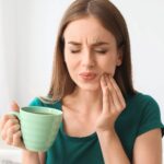 Nadwrażliwość zębów – skąd się bierze i jak ją leczyć?